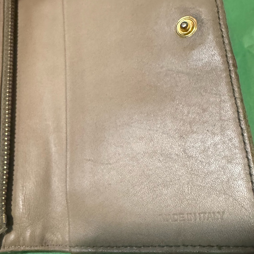 Miu Miu Tan Croc-Embossed Wallet - Picture 2 of 11